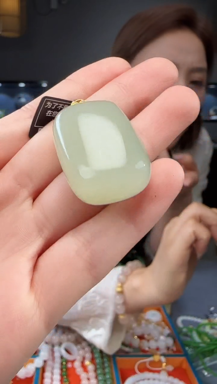 和田玉18K金镶嵌吊坠(不含链)1