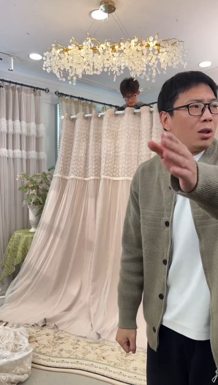 涤纶玫瑰花园粉色宽4米对开高2.7米（默认打孔款，挂钩款需要备注）