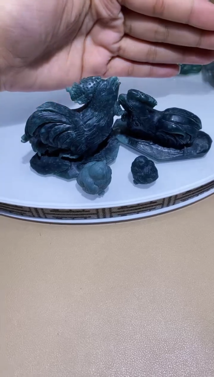 未镶嵌定制翡翠摆件一套