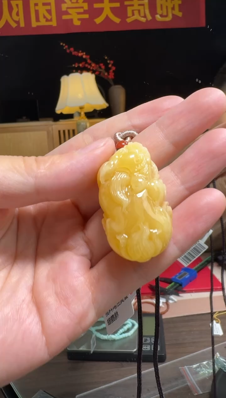 【闪购商品】蜜蜡吊坠(不含链)未镶嵌俄料鸡油黄蜜蜡貔貅约8-10克