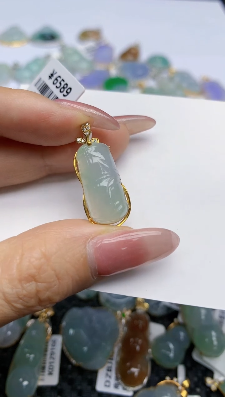 【闪购商品】翡翠挂件18K金镶嵌天然翡翠A货