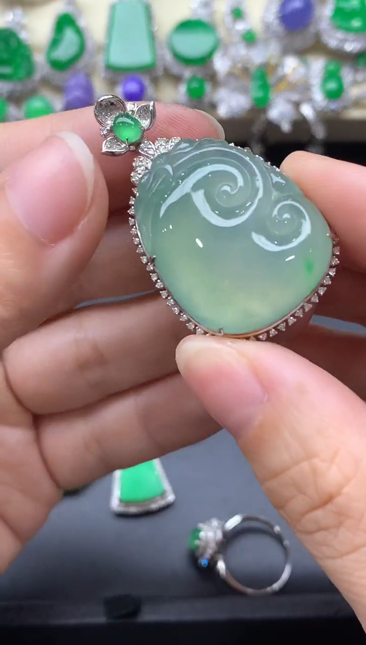 颈饰18K金镶嵌翡翠520-中国好珍宝