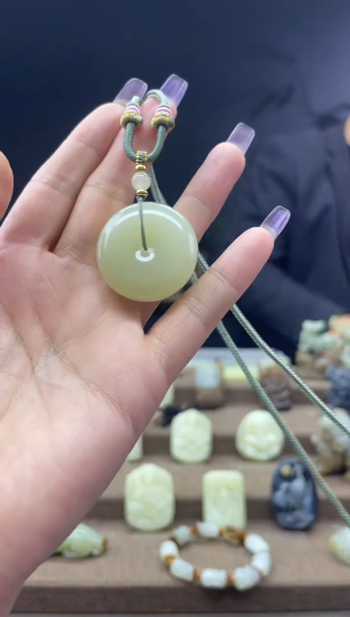 颈饰未镶嵌和田玉1