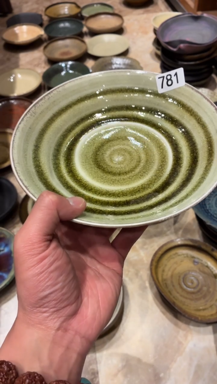 瓷片钢**士781  微瑕玻化绿手工盘1个