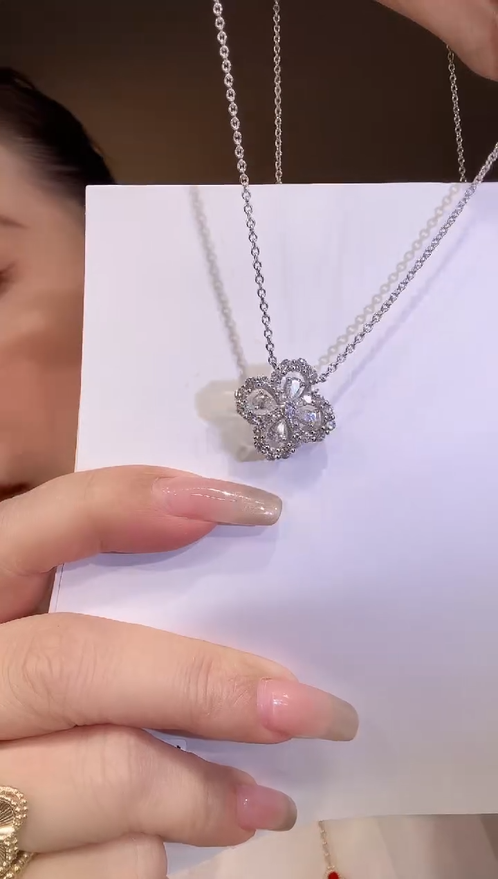 项链18K金镶嵌钻石18mm四叶草项链