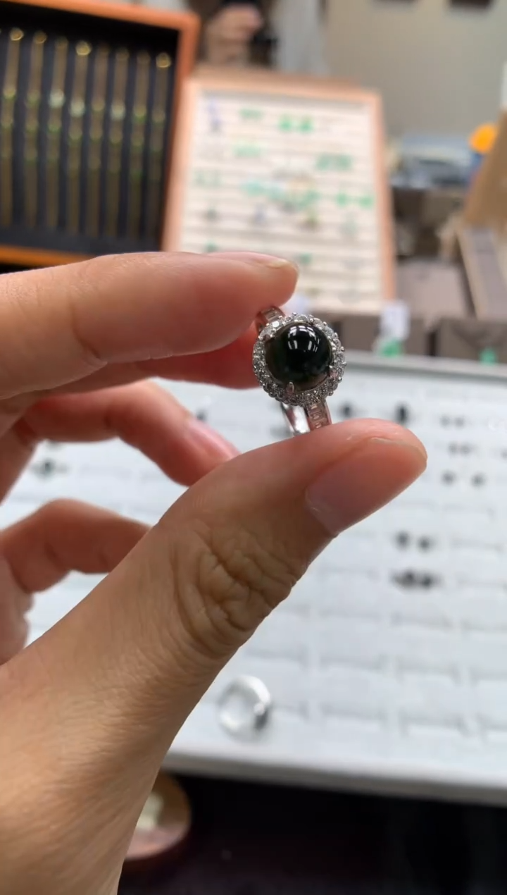 颈饰银S925镶嵌翡翠戒指