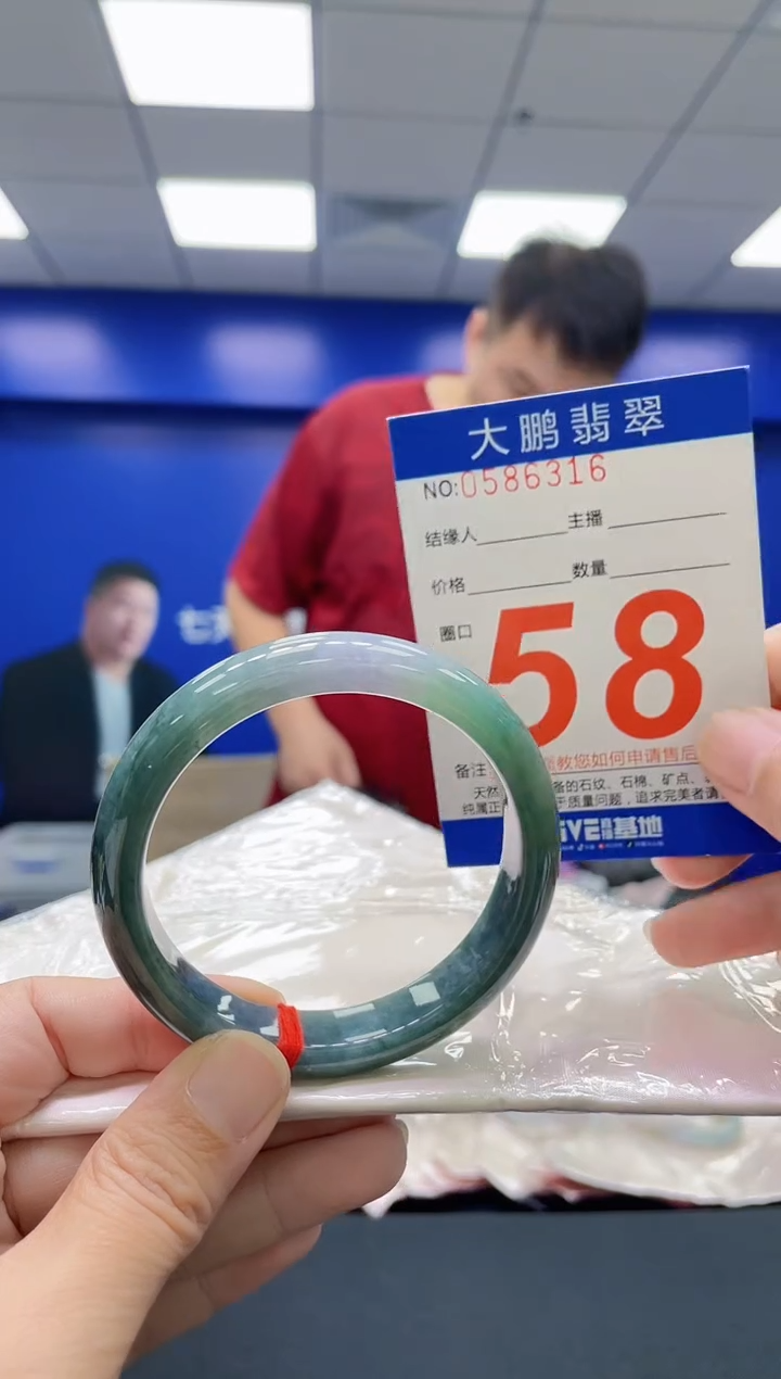 翡翠手镯未镶嵌AAAAAAAAAA