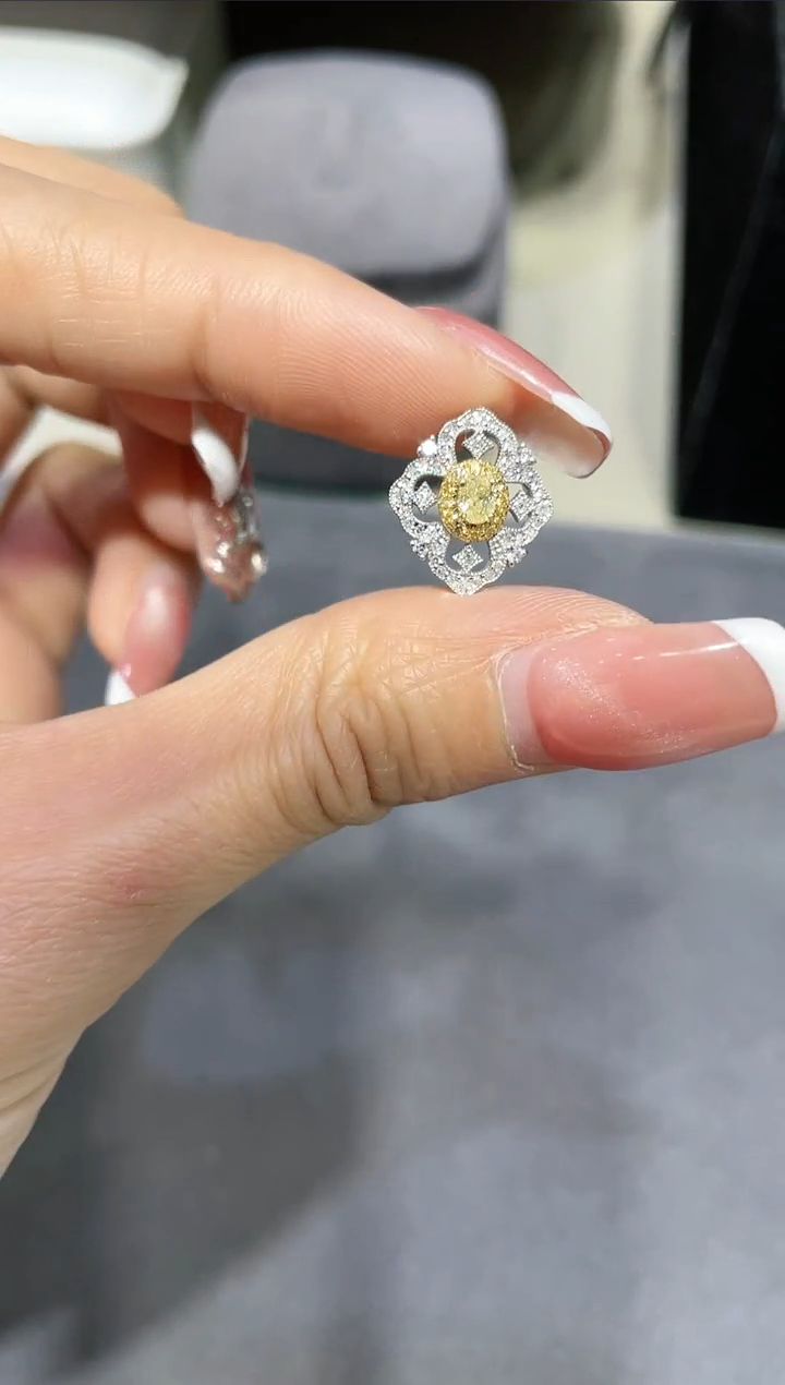 【闪购商品】钻石吊坠18K金镶嵌·