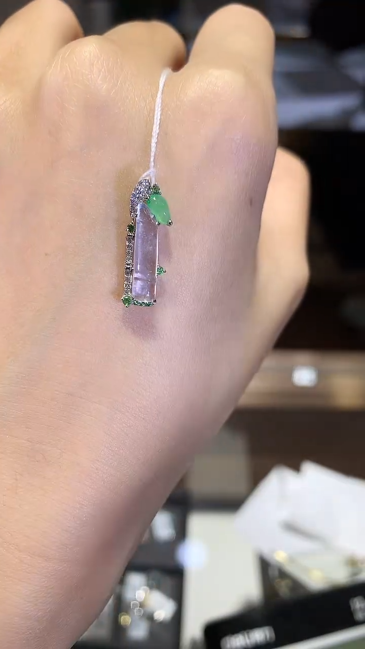 【闪购商品】翡翠吊坠(不含链)18K金镶嵌翡翠吊坠