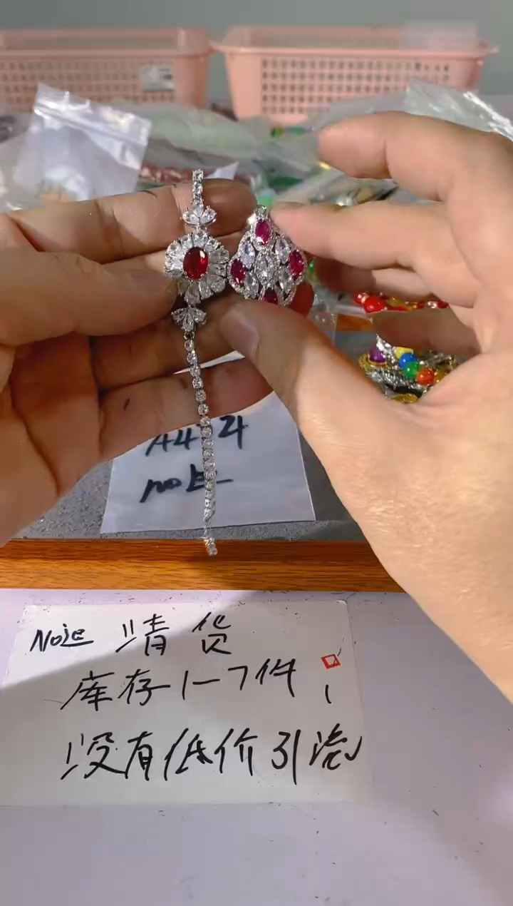 【闪购商品】水晶颈饰银S925镶嵌474红宝，蓝宝，多样性发一件赠链