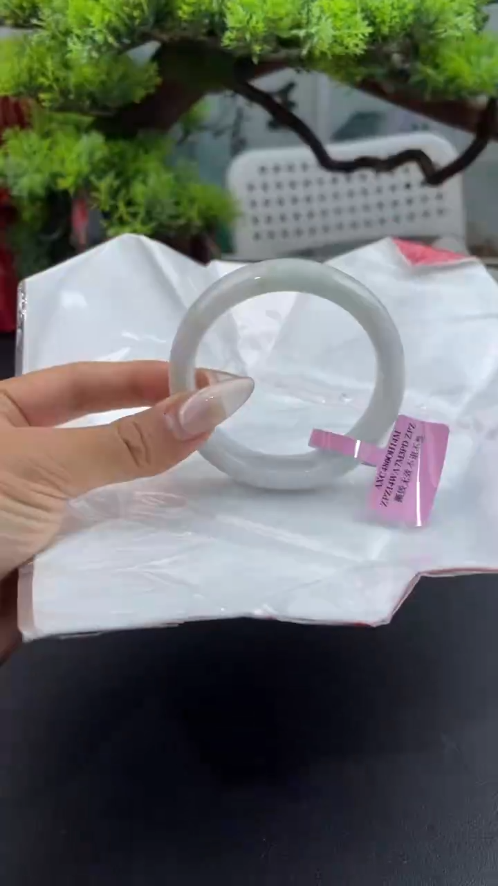 【闪购商品】翡翠手镯未镶嵌5翡翠手镯（微瑕）