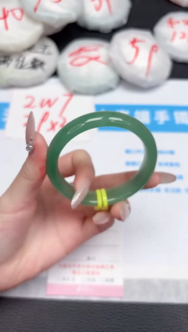 【闪购商品】石英质玉手镯未镶嵌330-55