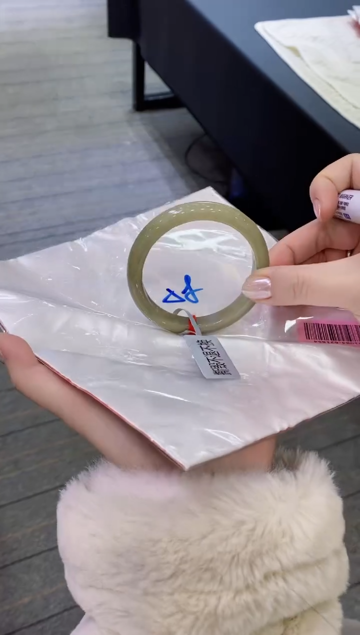 【闪购商品】翡翠手镯未镶嵌              