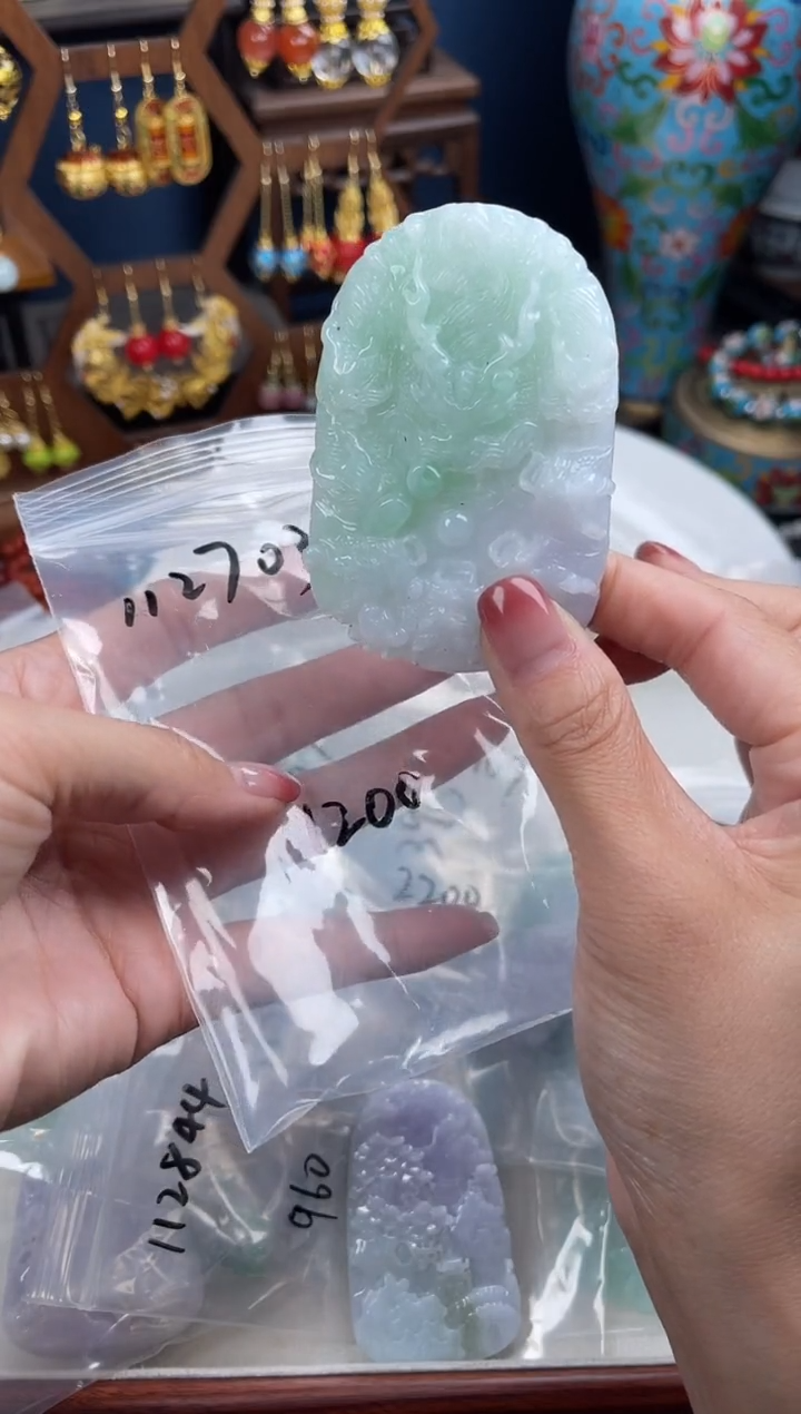 吊坠(赠链)未镶嵌翡翠天*星，112703翡翠吊坠