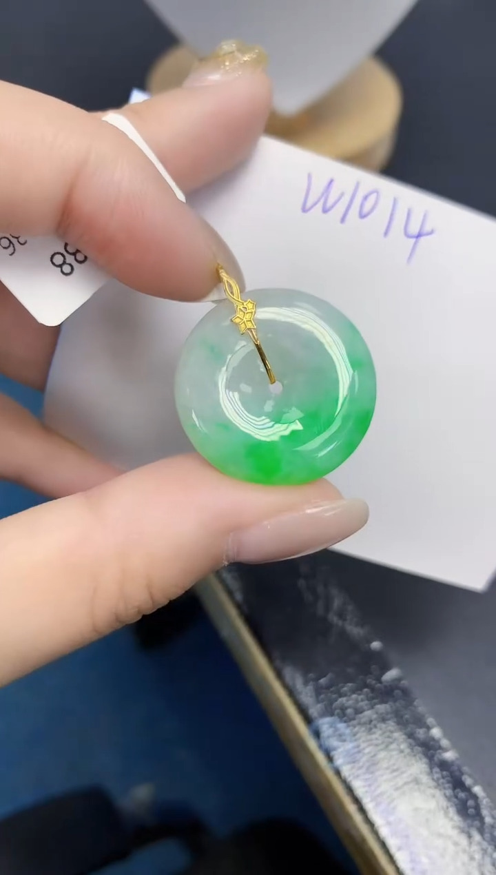 颈饰18K金镶嵌翡翠天然缅甸翡翠A货翡翠百元以上9元证书费自理