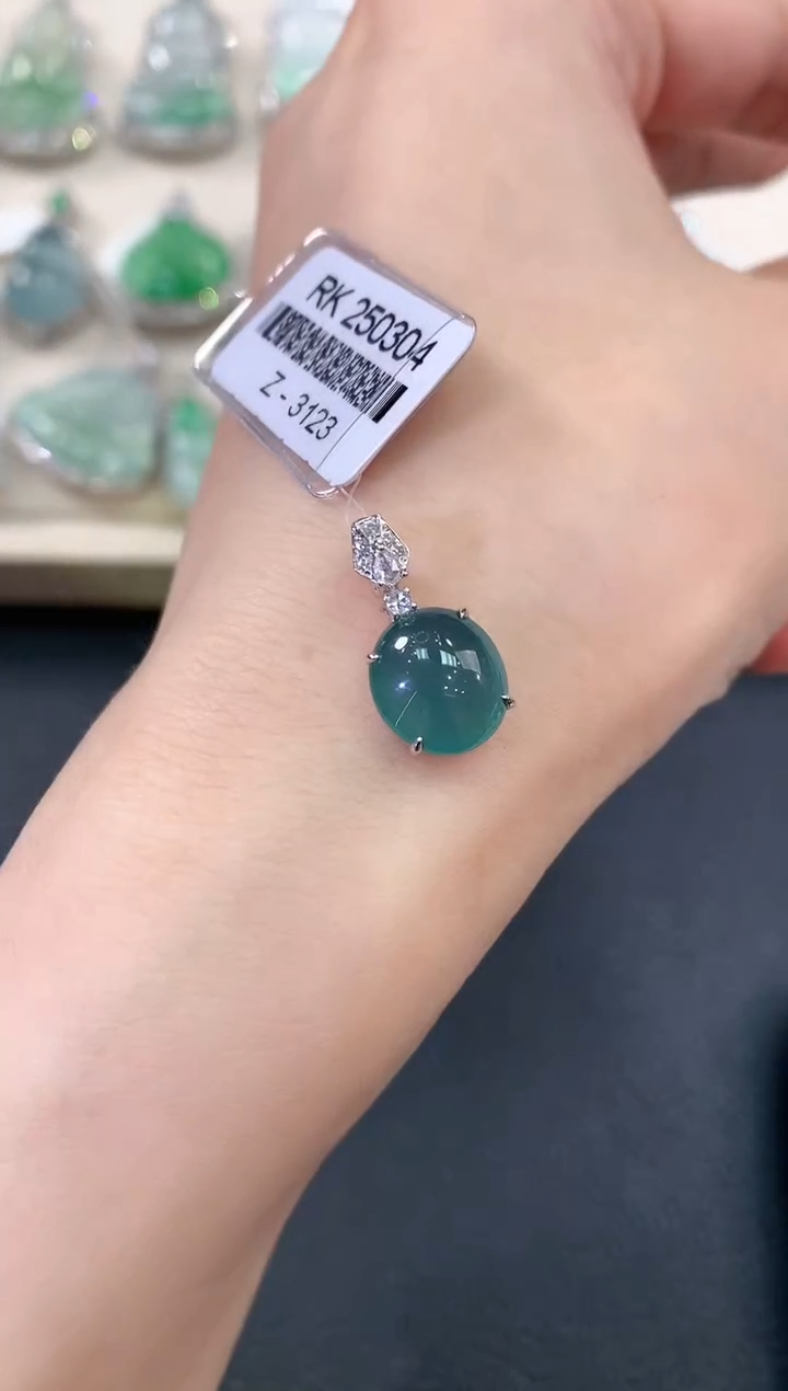 【闪购商品】翡翠吊坠(不含链)18K金镶嵌C53
