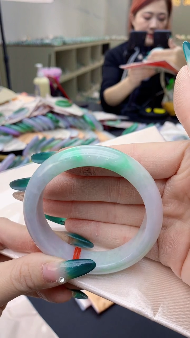 【闪购商品】翡翠手镯未镶嵌0582043200