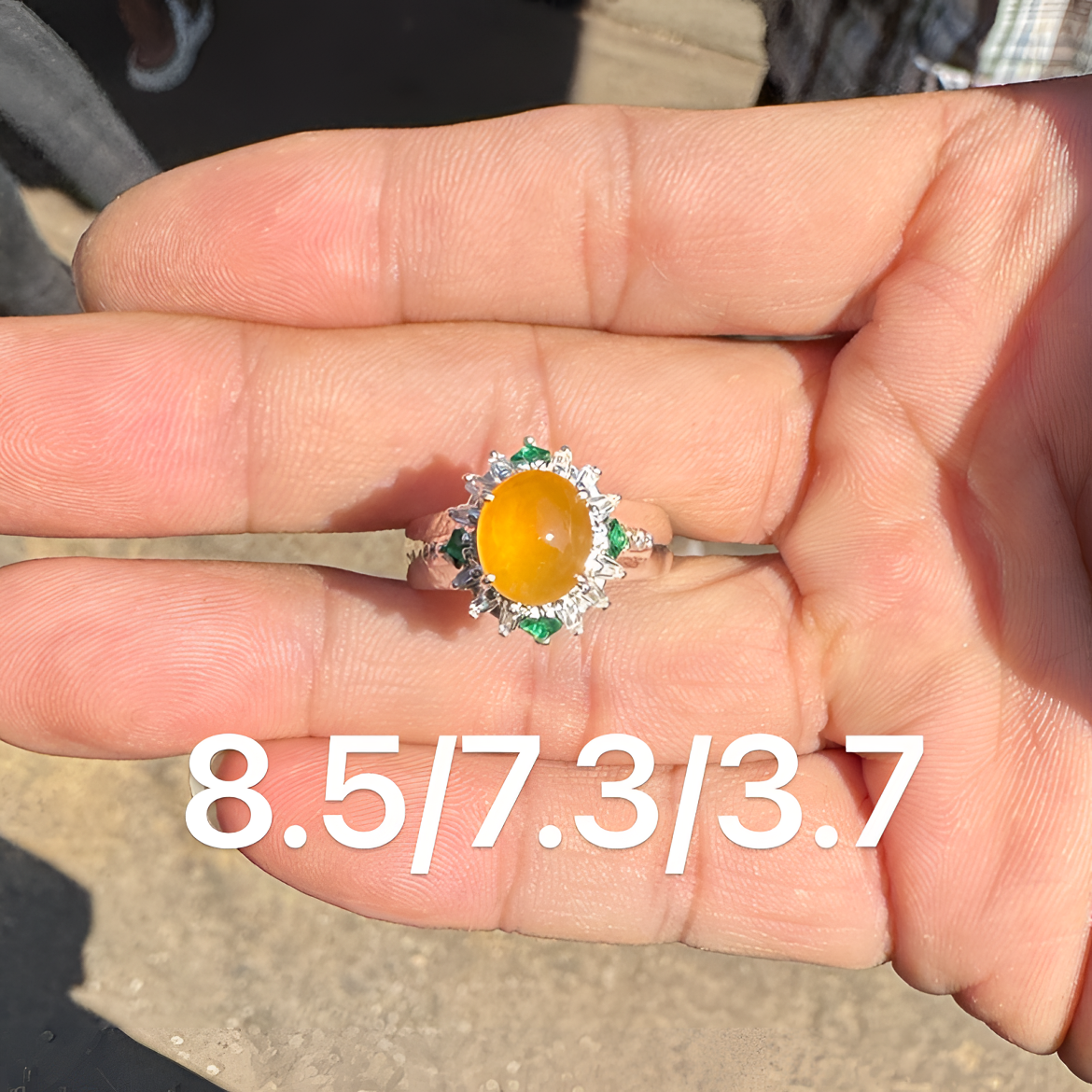 1228(小哪吒在源头)玻璃种翡翠炸光金翡戒面干净肉细荧光足M50