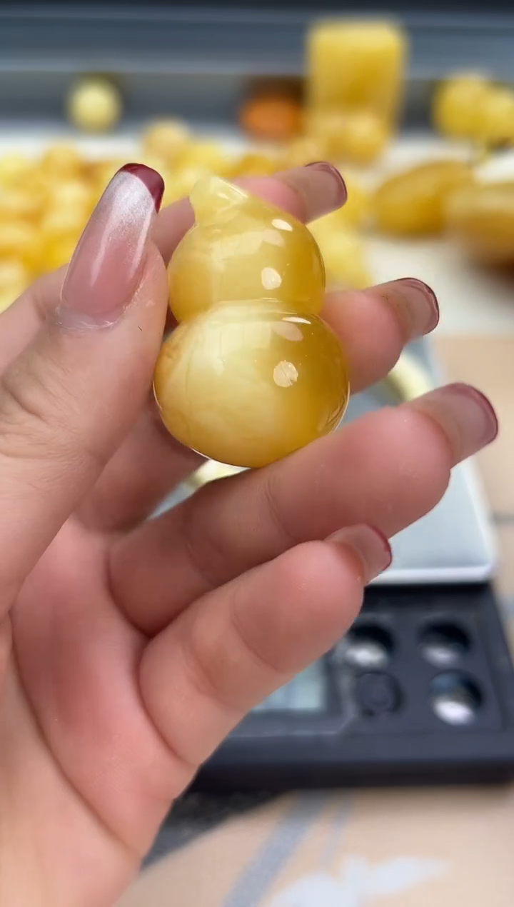 【闪购商品】琥珀裸石未镶嵌蜜蜡吊坠