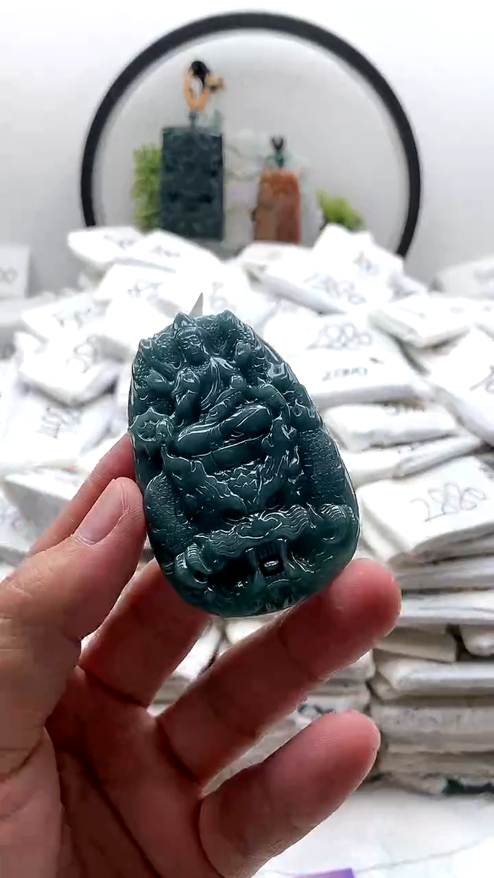 颈饰未镶嵌翡翠千手观音