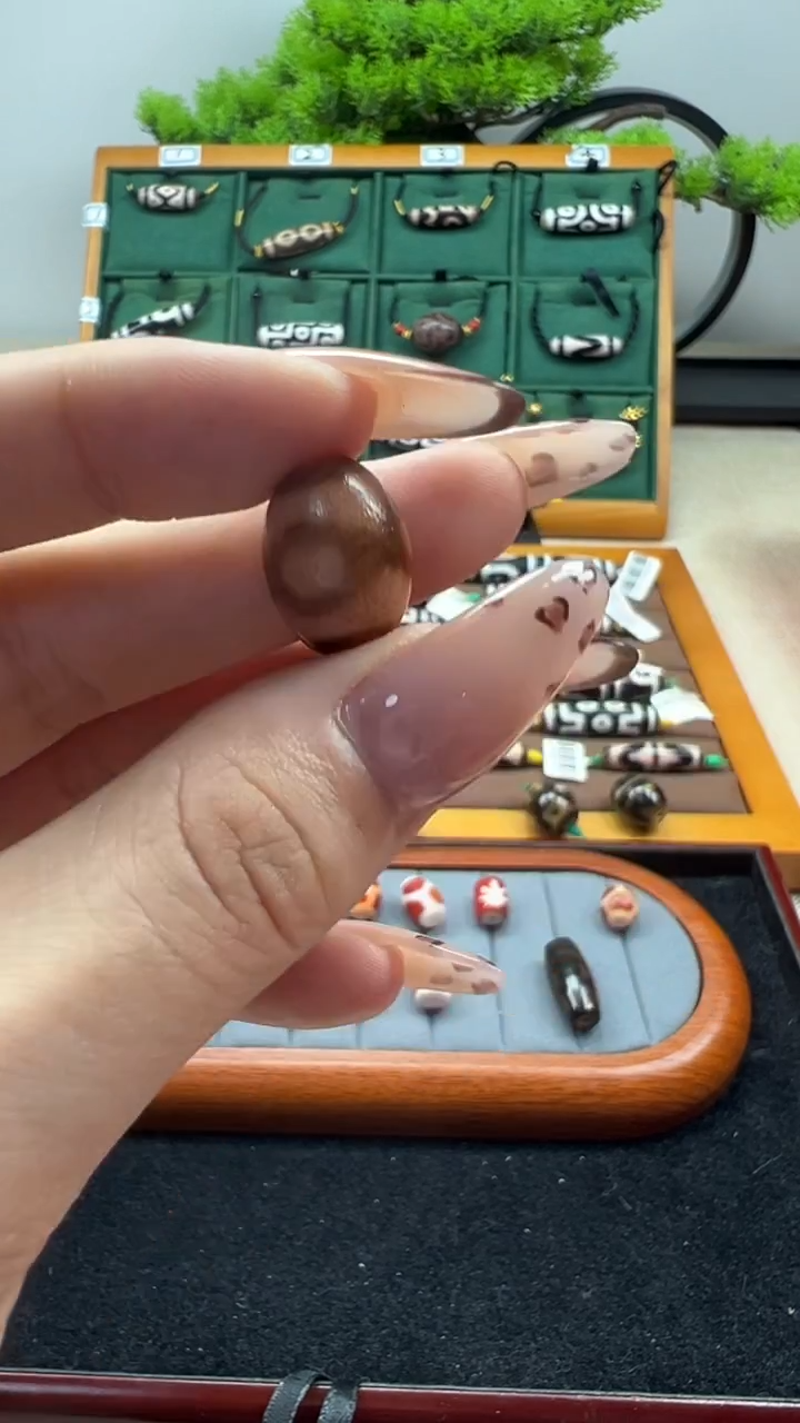 玛瑙/玉髓（覆膜）颈饰未镶嵌8.（微瑕）