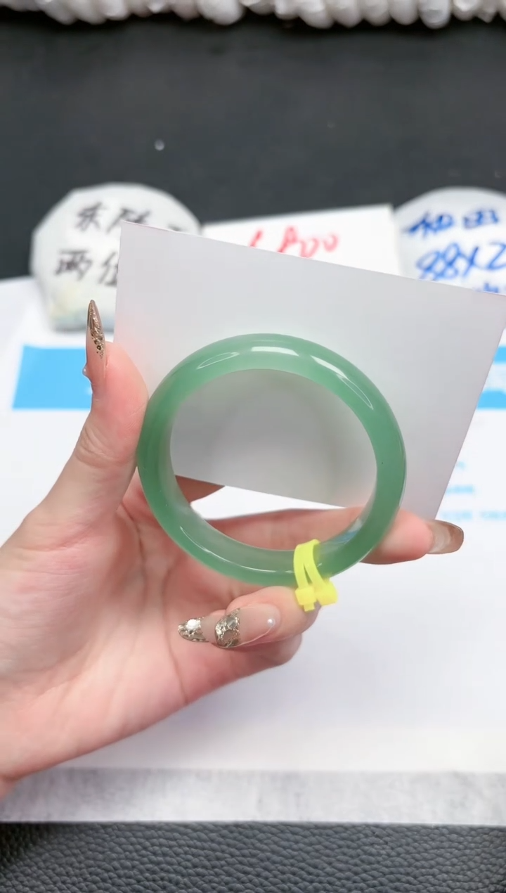 【闪购商品】石英质玉手镯未镶嵌65-53