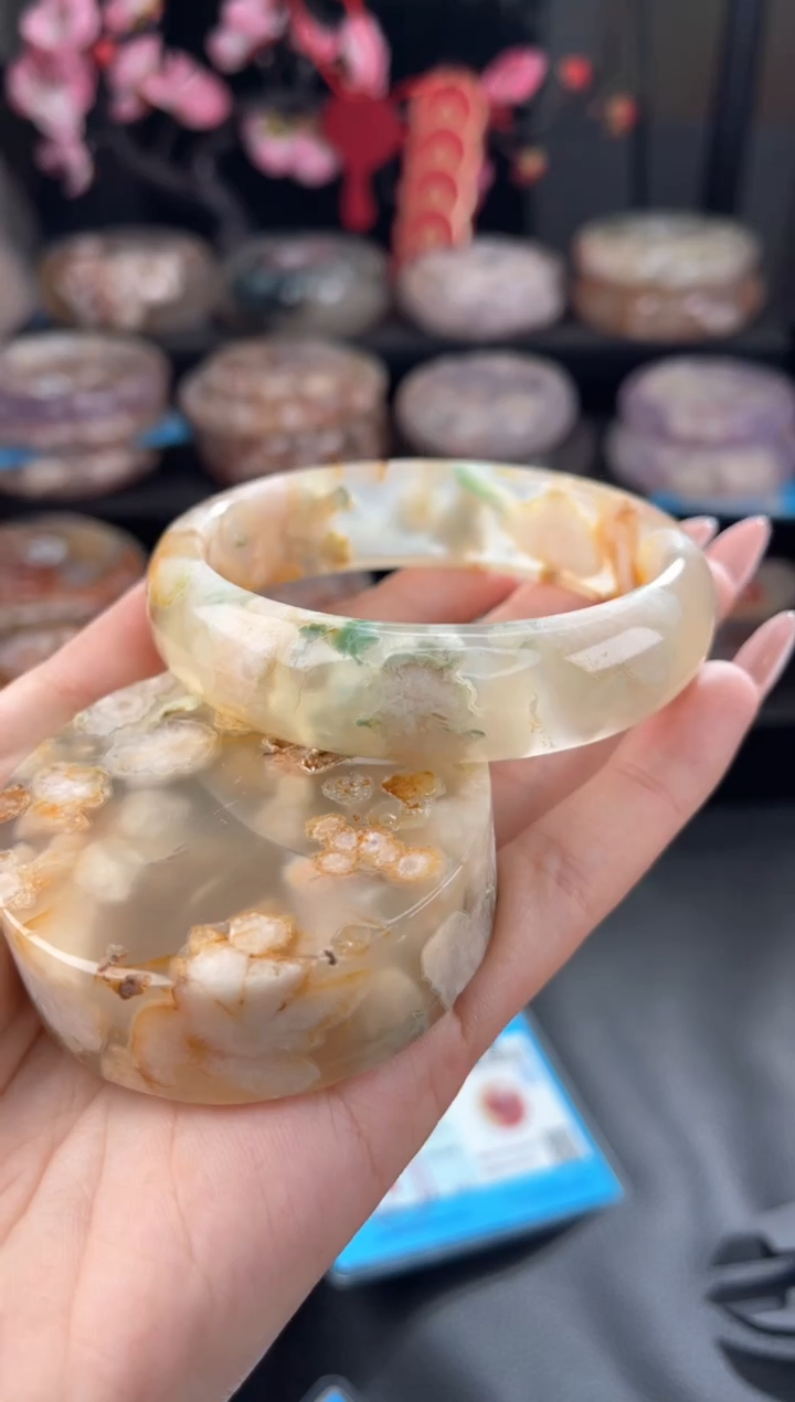 【闪购商品】石英质玉手镯未镶嵌59