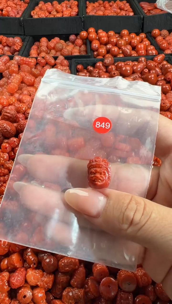 颈饰未镶嵌南红玛瑙1