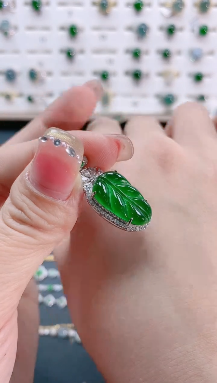 【闪购商品】翡翠颈饰银S925镶嵌天然翡翠