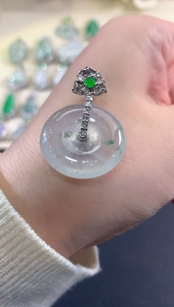 吊坠(不含链)18K金镶嵌翡翠b136   