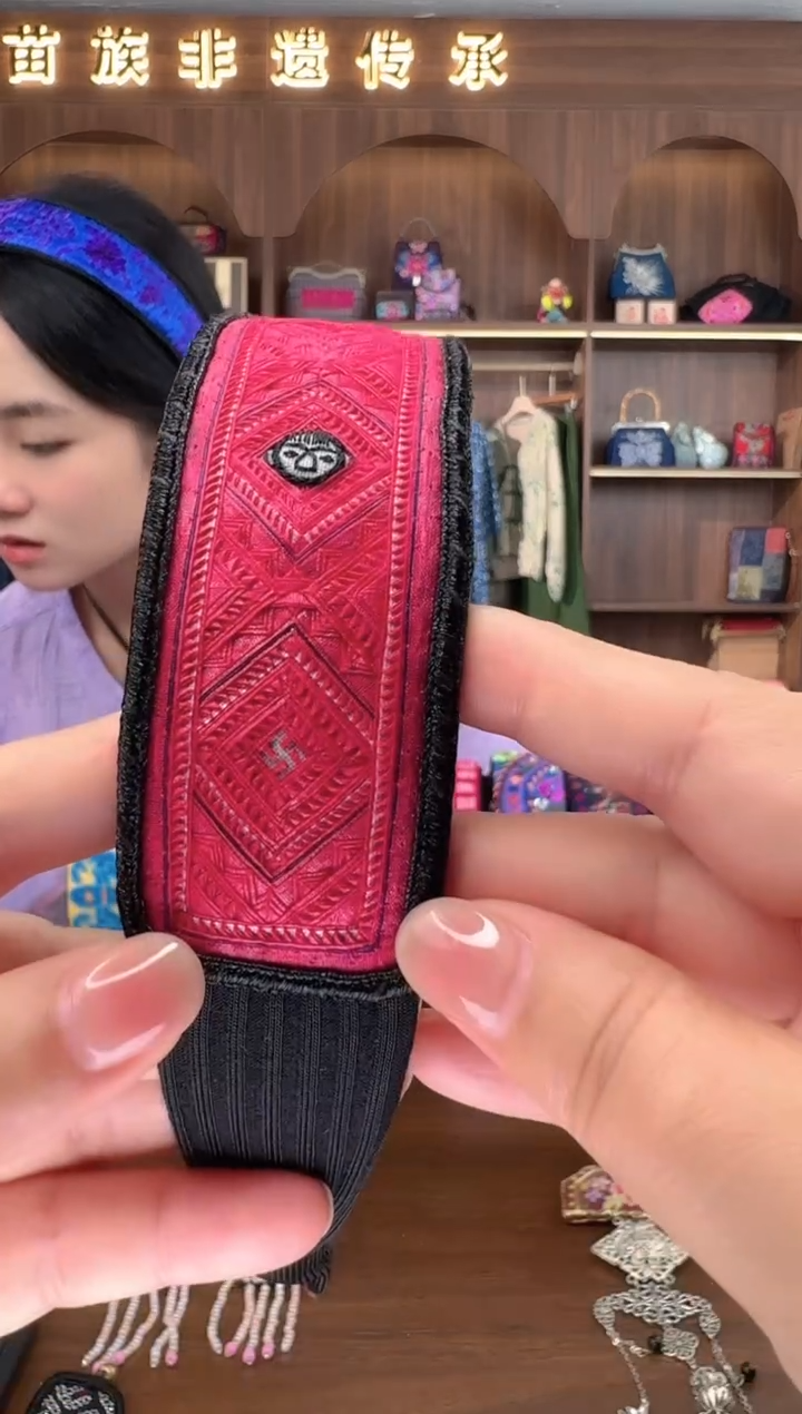 刺绣扶光苗绣传承L3