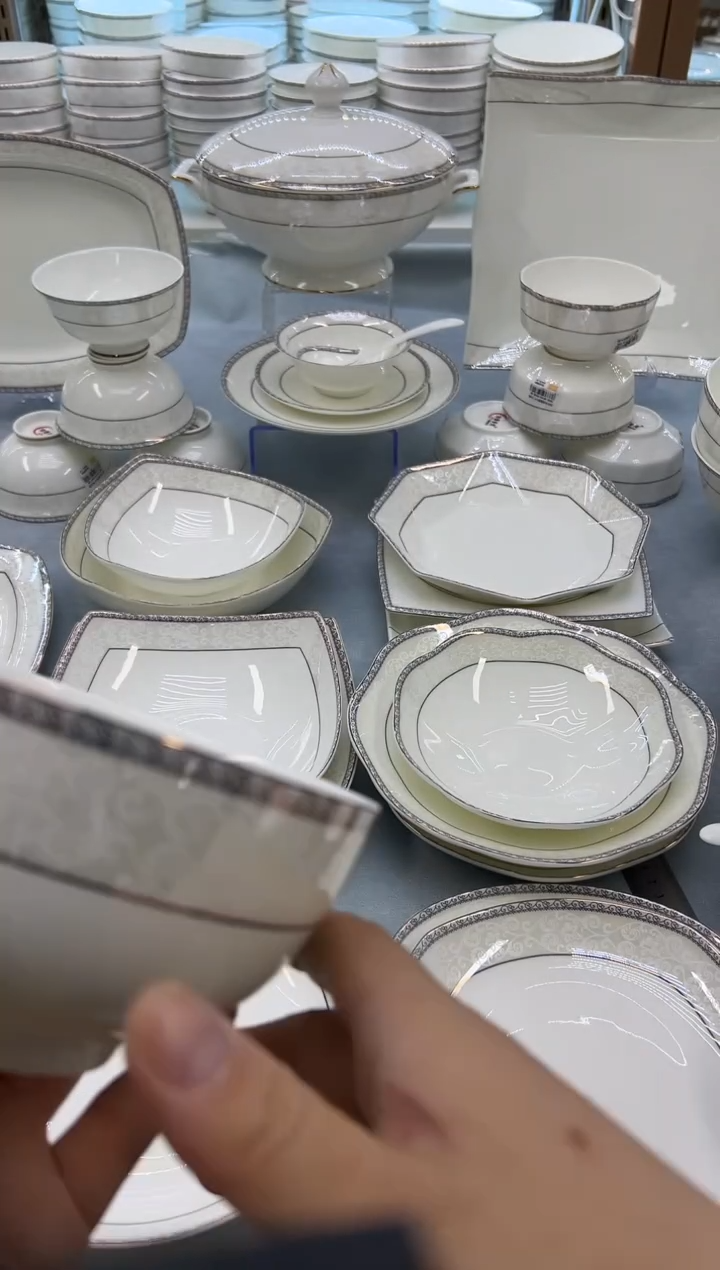 骨瓷玲珑5.5奥8个  