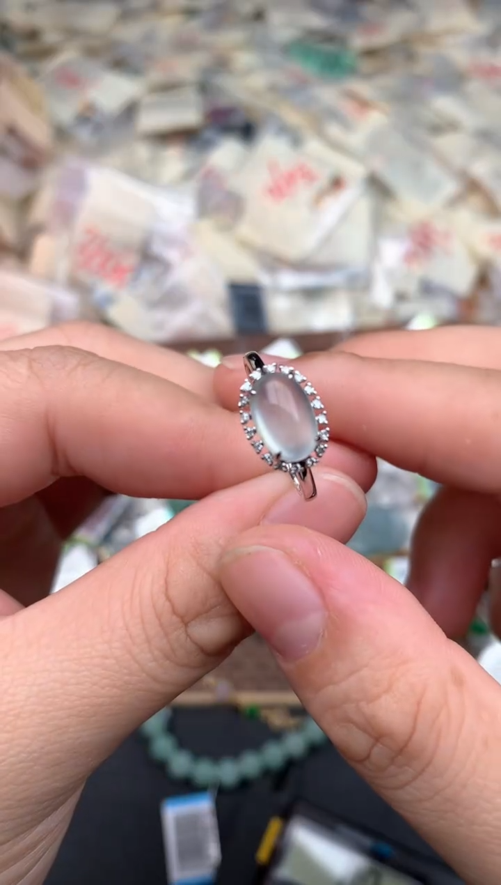 18K金镶嵌挂件翡翠一