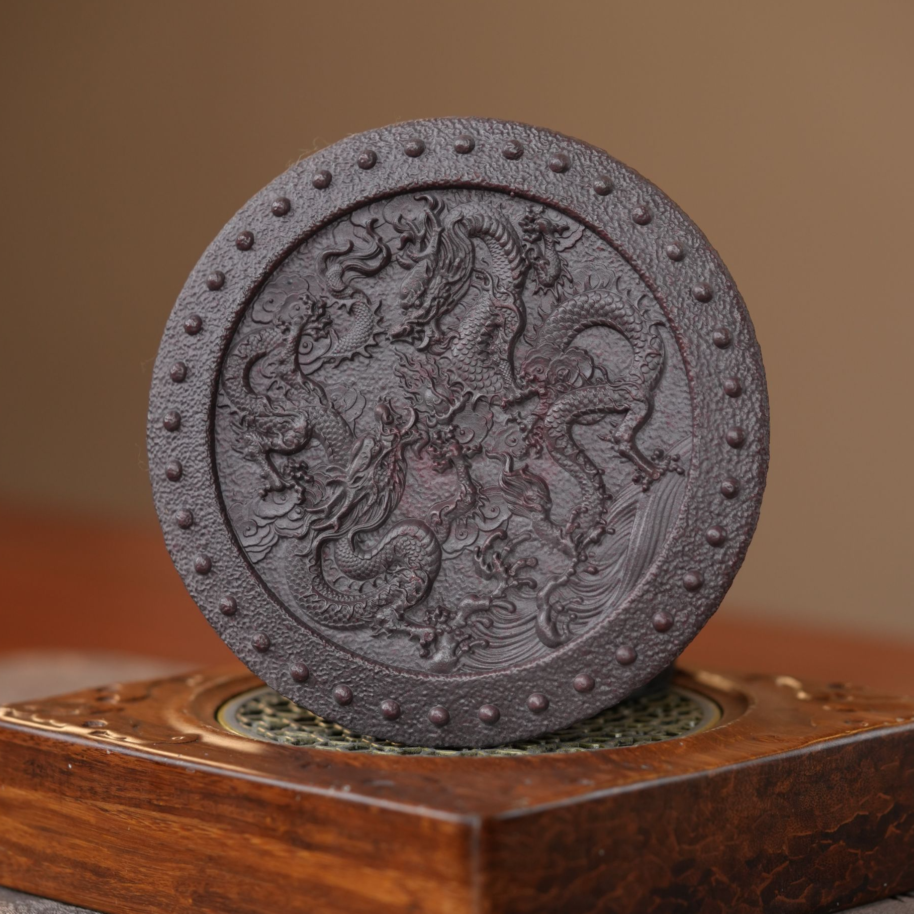 宜兴原矿茶具 古铜泥双龙戏珠祥云紫砂杯垫壶承