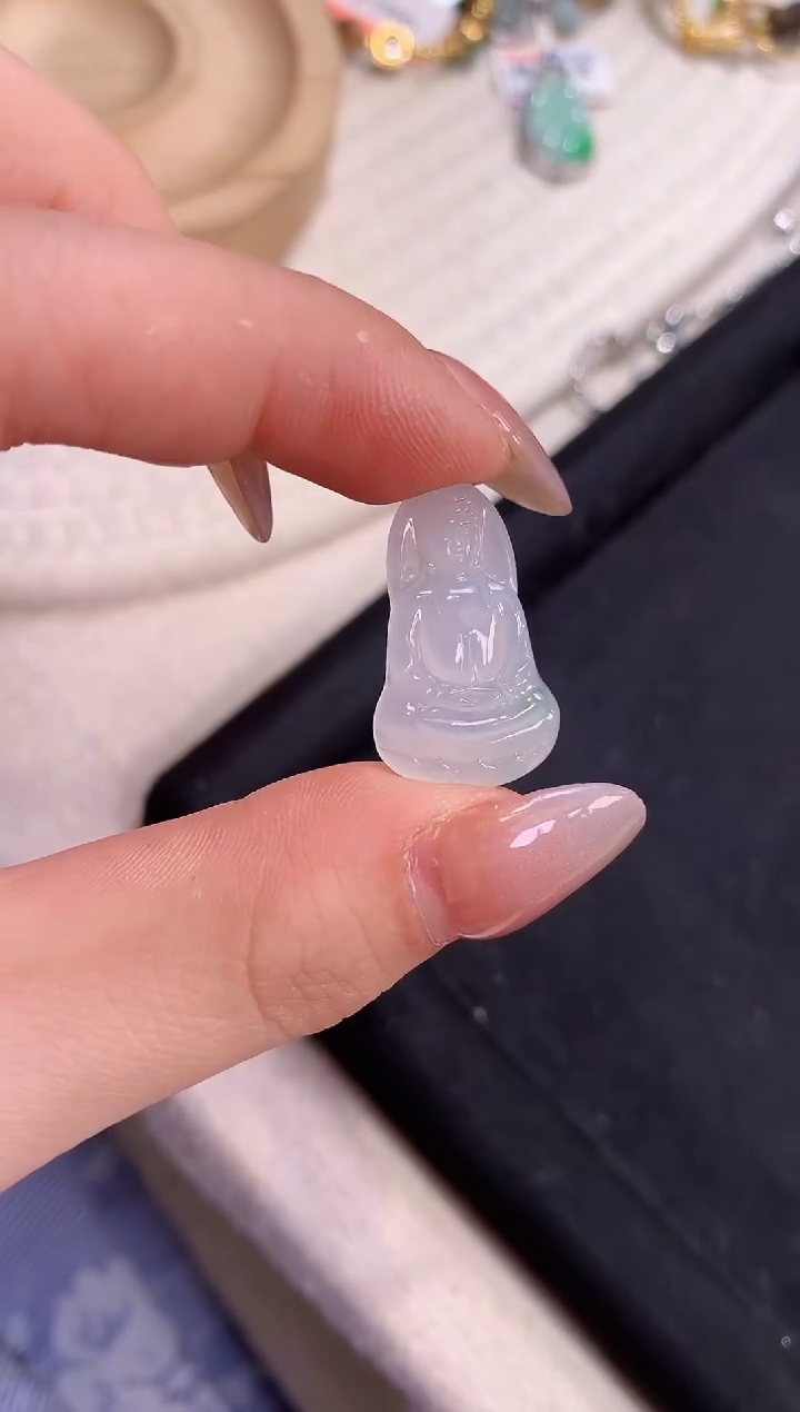 翡翠裸石未镶嵌观音