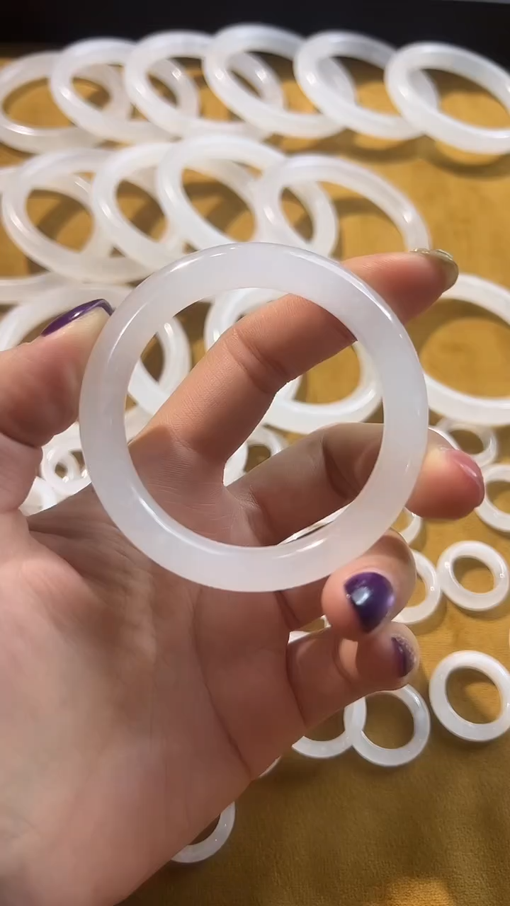 未镶嵌手镯石英质玉天山雪莲手镯