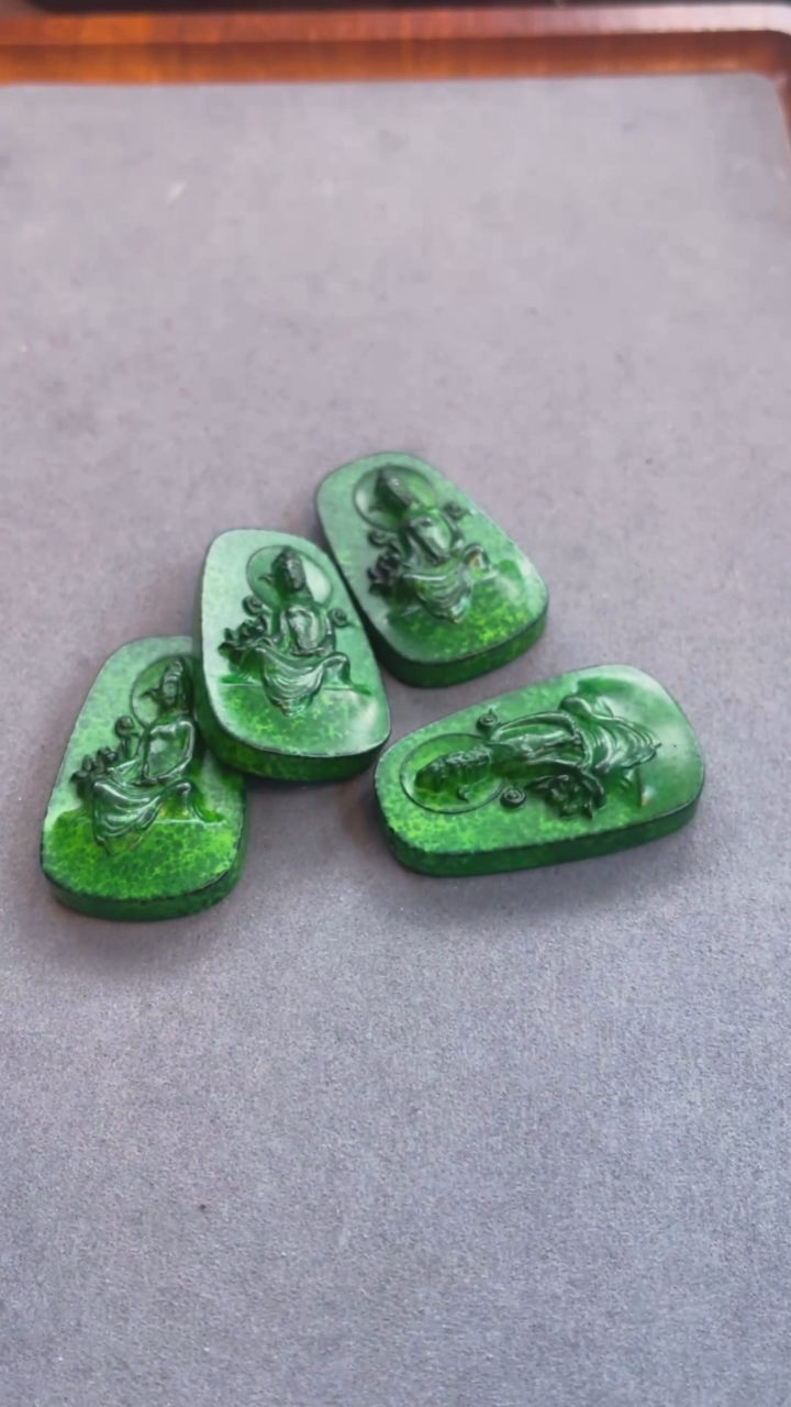 007号精品 绿色设计雕刻吊坠