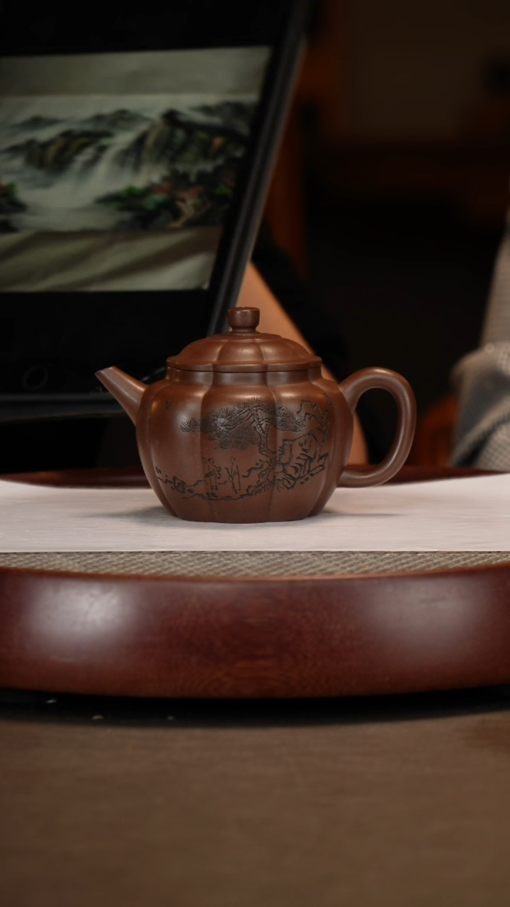 【闪购商品】紫砂茶壶筋纹菊瓣+山水画260c