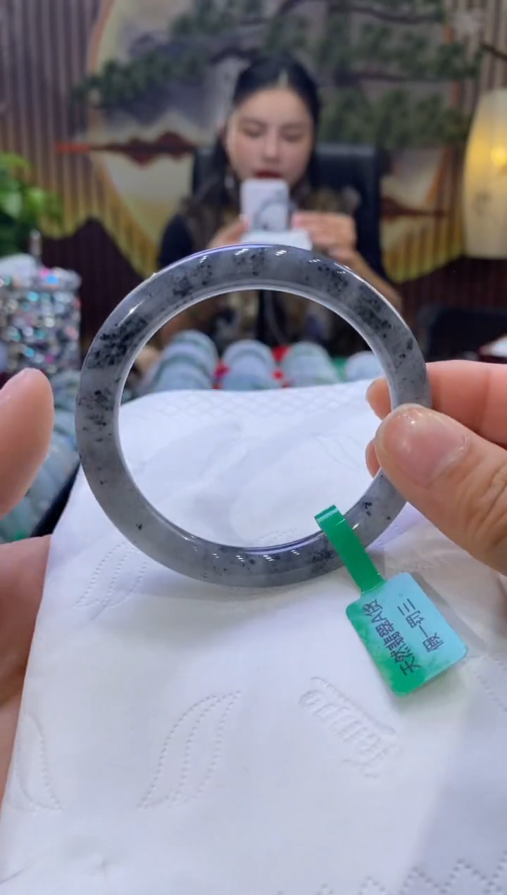 【闪购商品】翡翠手镯未镶嵌多人05235