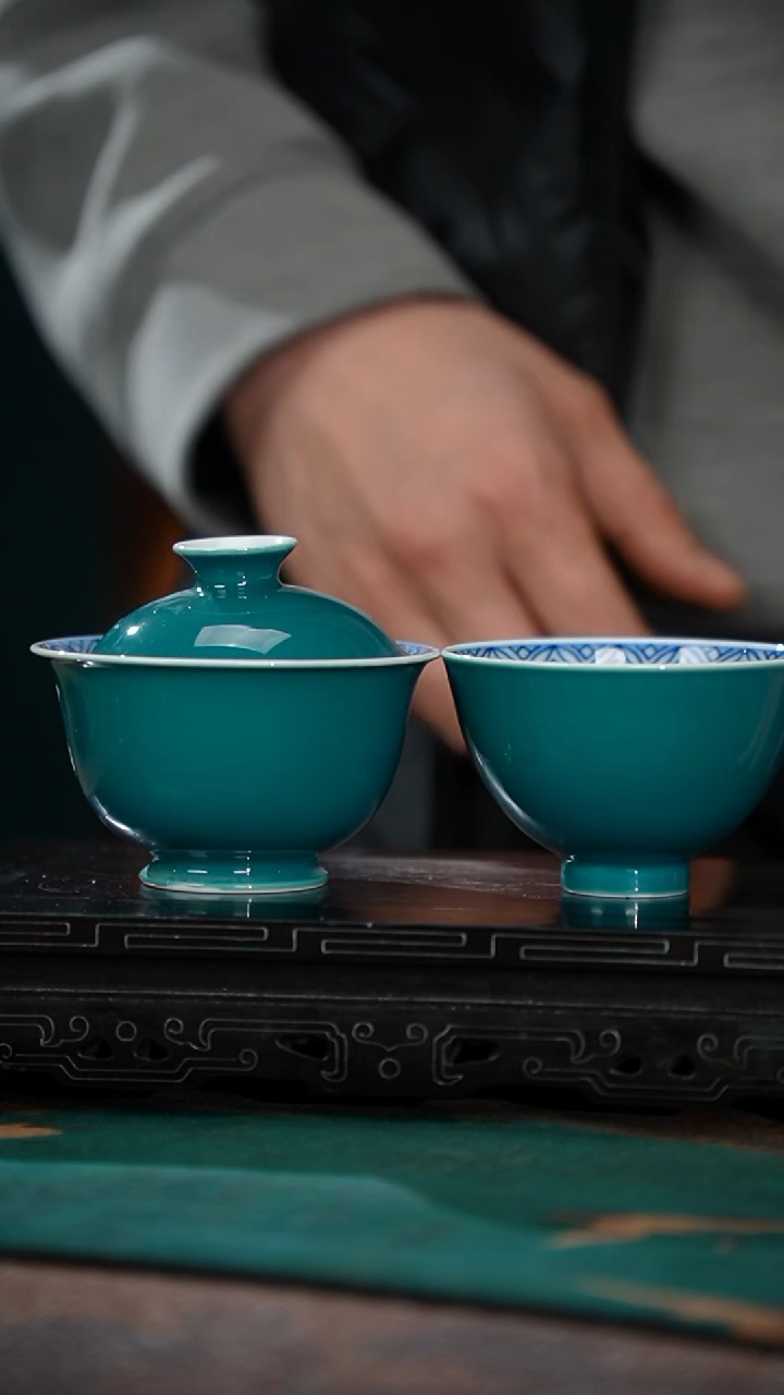 66+67-5祖母绿杂宝纹元宝两才+鸡心杯（逸古堂）