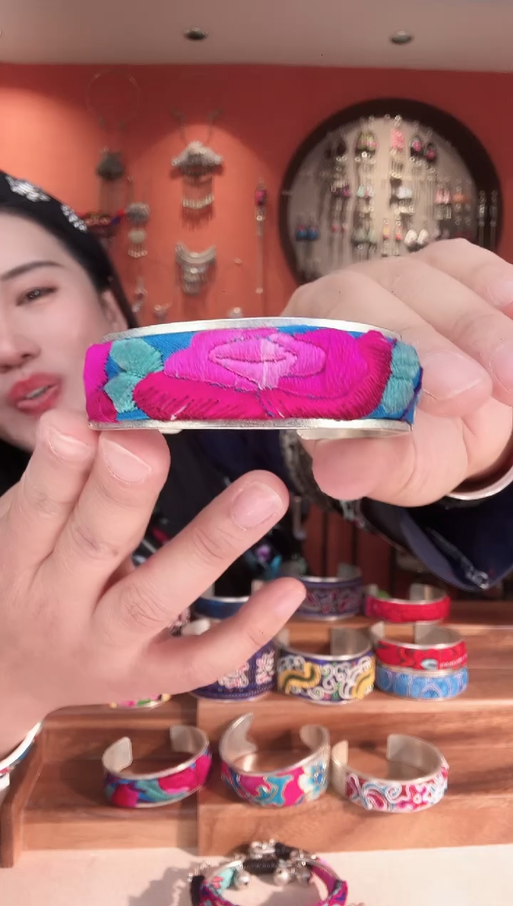 织绣手工苗银苗绣刺绣手镯25