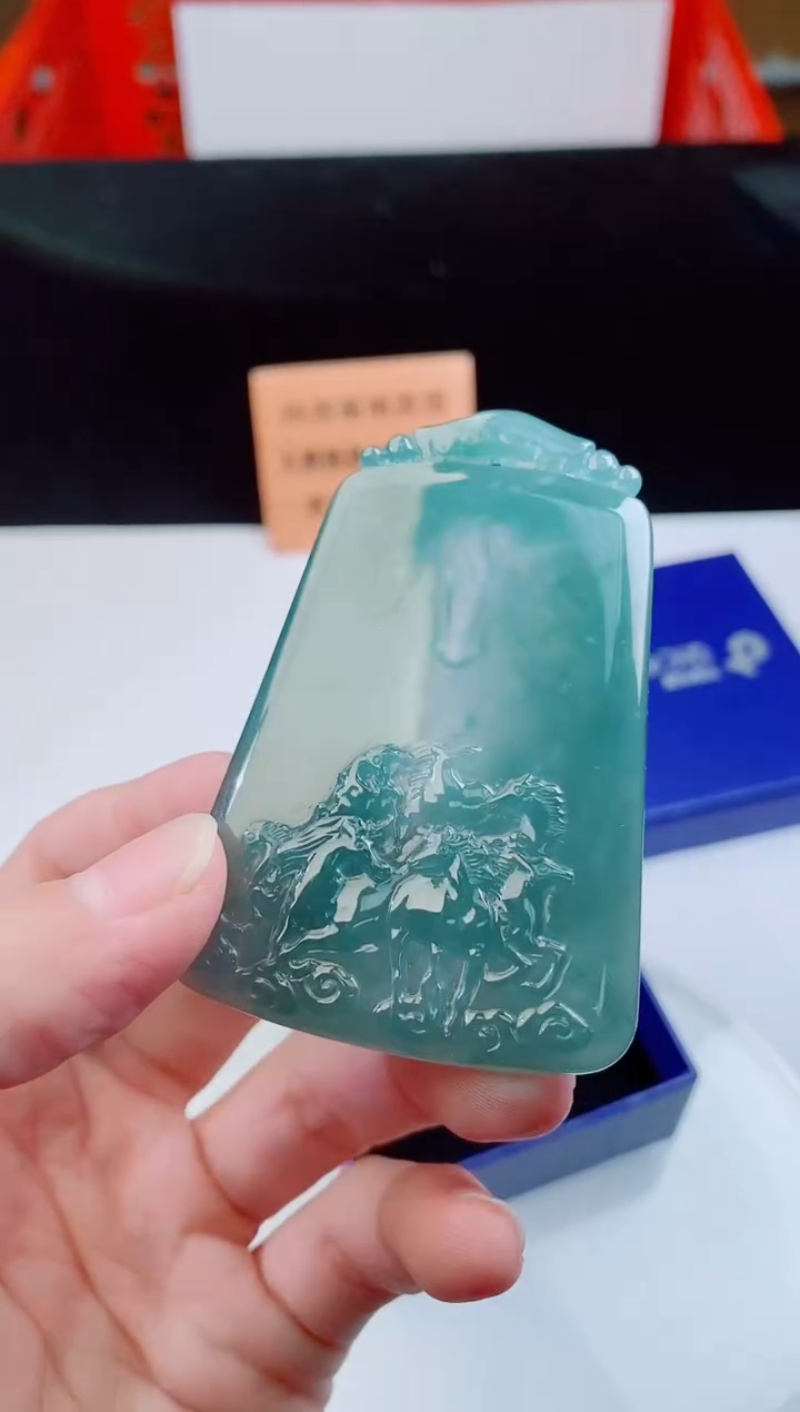 颈饰未镶嵌翡翠   ·