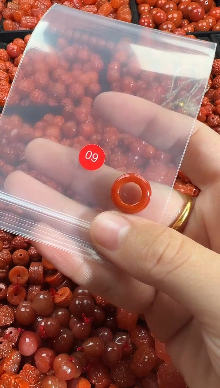 颈饰未镶嵌南红玛瑙1