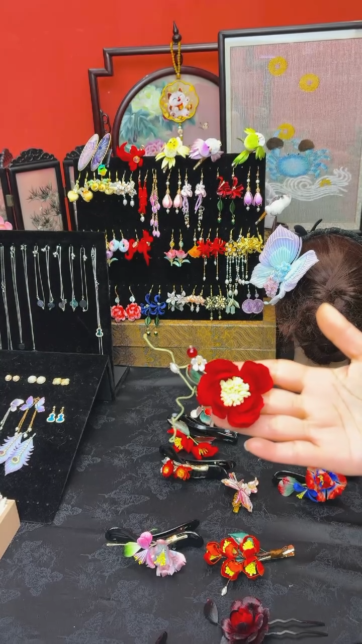 刺绣不****?非遗手工绒花饰品