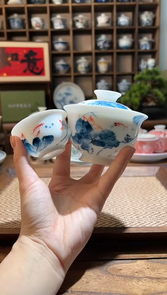 【闪购商品】手绘荷花锦鲤大盖碗+送一杯   