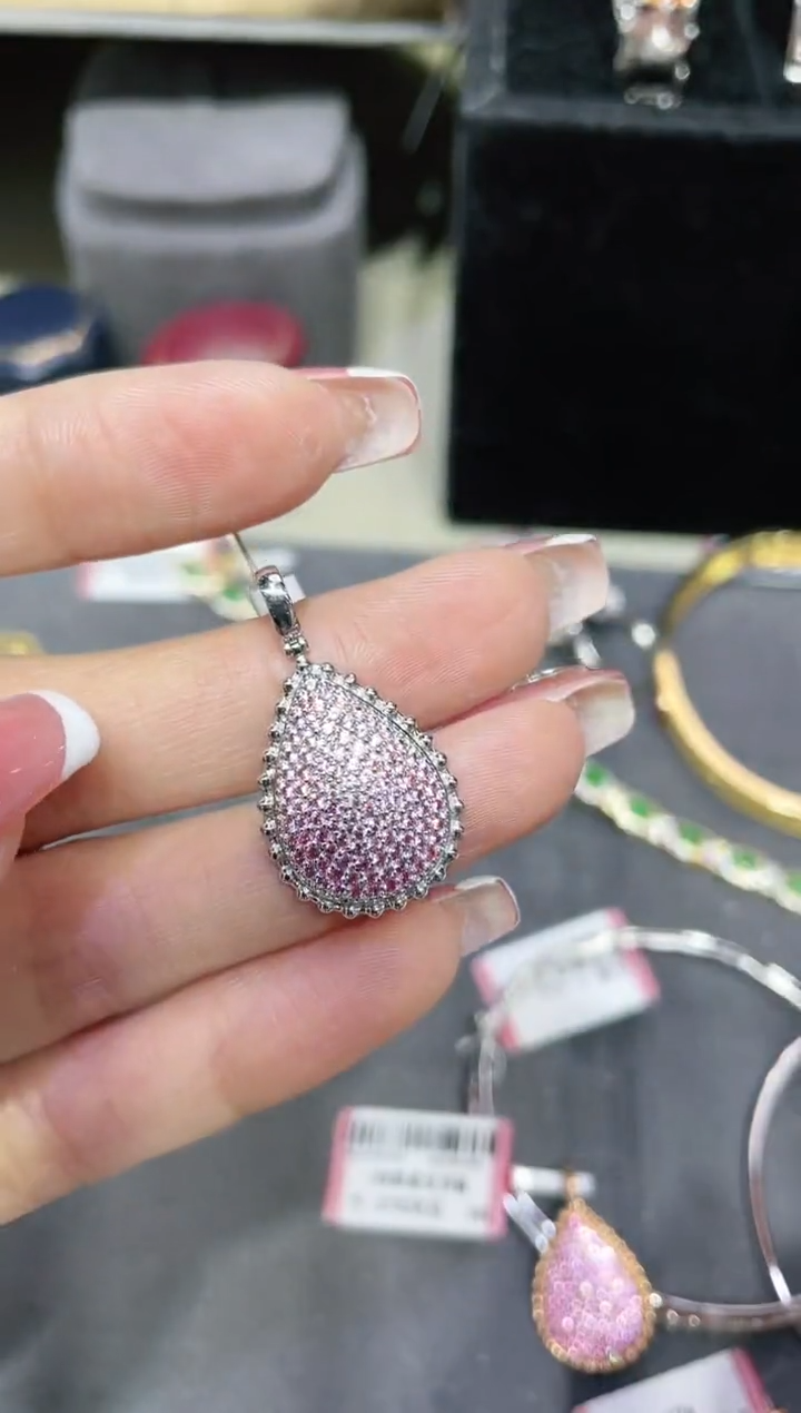 【闪购商品】蓝宝石吊坠18K金镶嵌·