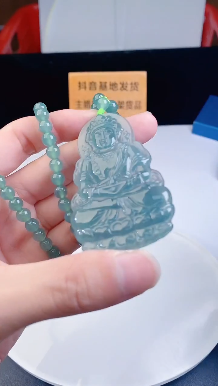 颈饰未镶嵌翡翠   