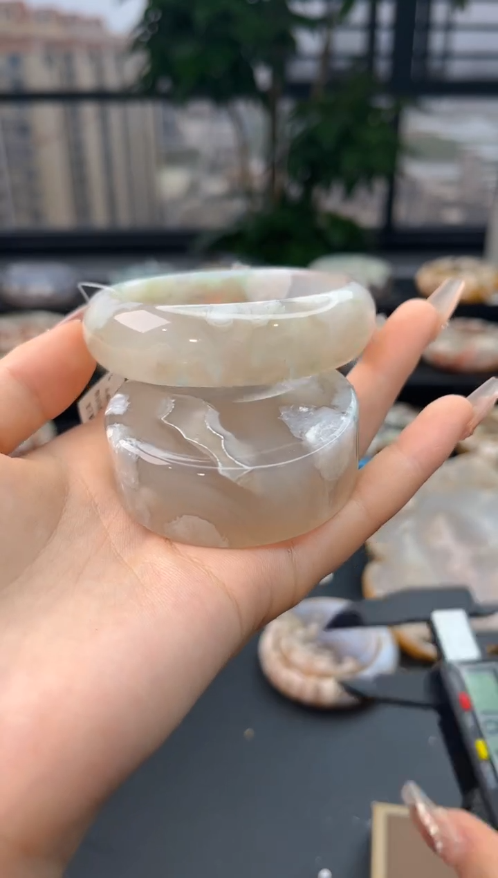 【闪购商品】石英质玉手镯未镶嵌赠送镯心（圈口56