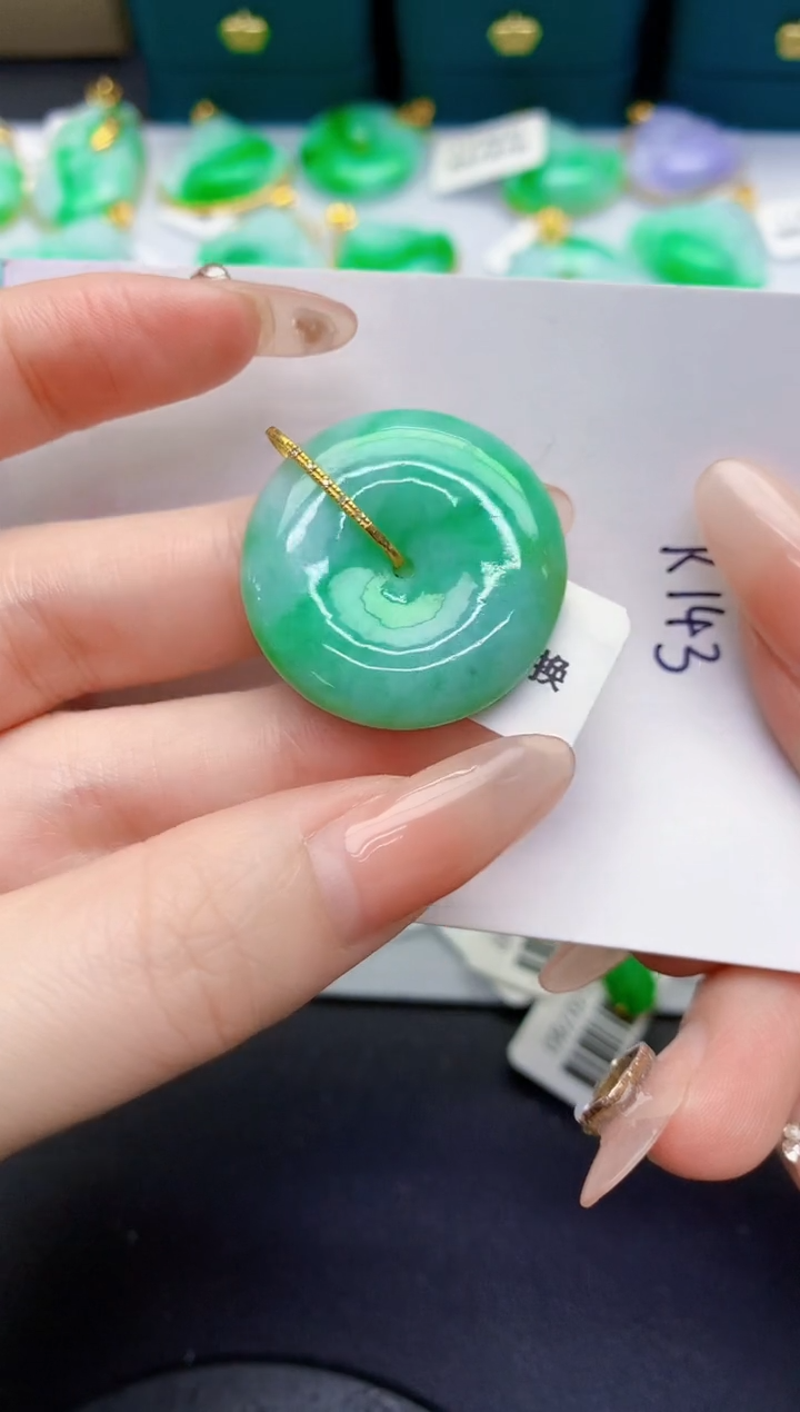 颈饰18K金镶嵌翡翠缅甸天然翡翠A货