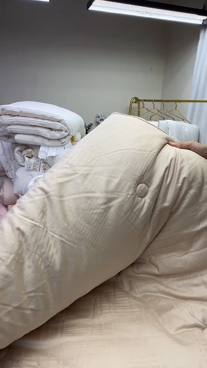 95%以上香槟冬被200*230 